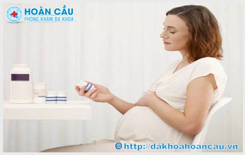 Bị nấm âm đạo khi mang thai không điều trị có được không?